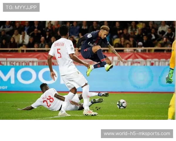 巴黎圣日耳曼边路回撤快速传球被打造成标准动作